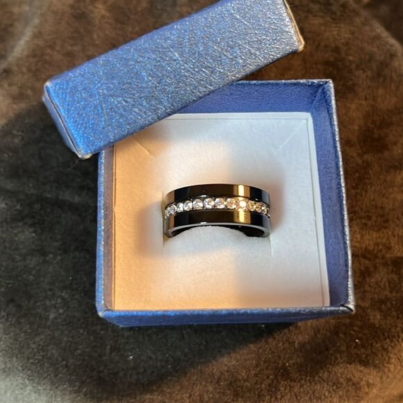 White Austrian Crystal Ring in Natural Tungsten Carbide Black size 8 - Picture 7 of 8
